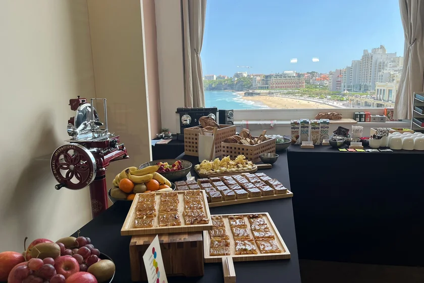 Buffet traiteur Julienne et Léon avec vue sur la Grande Plage de Biarritz